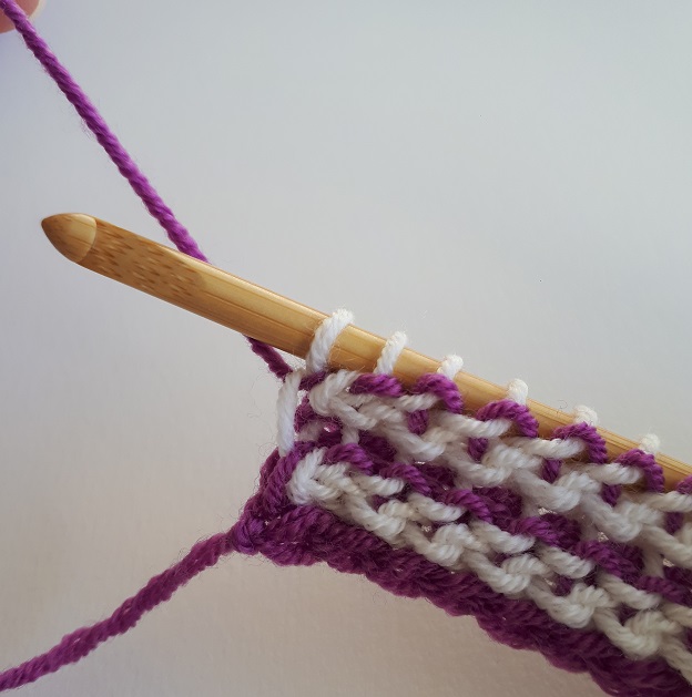 Before your start working with this yarn thread, give it a tug to tighten the loop and give it a tension that is even with the rest of the stitches in the row. 