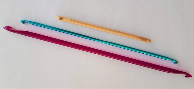 Double-ended Tunisian crochet hooks come in different lengths