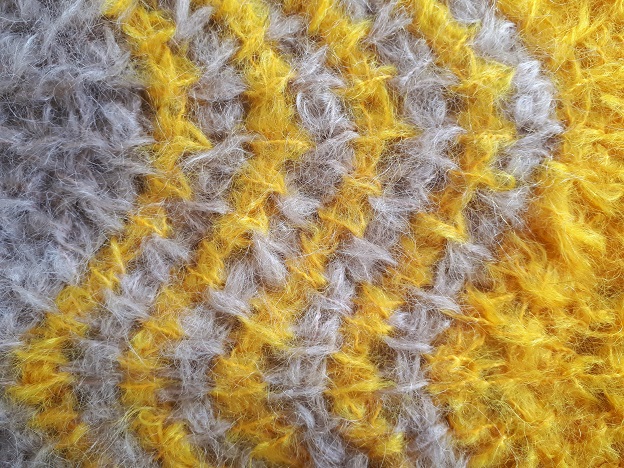 Feathers and fans with kid mohair in Tunisian crochet