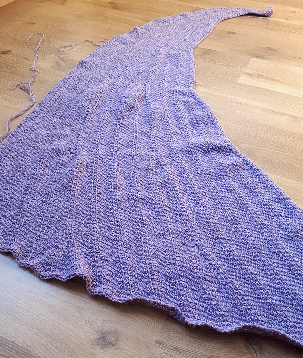 Tunisian crochet shawl before blocking - pattern For intérieur