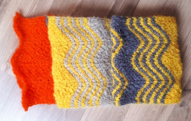 Grande écharpe au crochet tunisien, motif ondulé en éventails