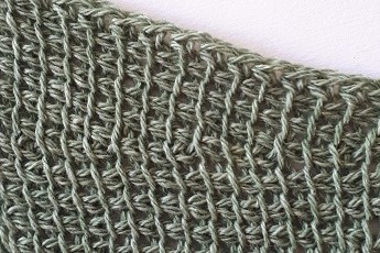 Close up photo of a sample made in thin yarn (option 2)